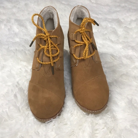 Toms Heeled Wedge Booties - Picture 3 of 10